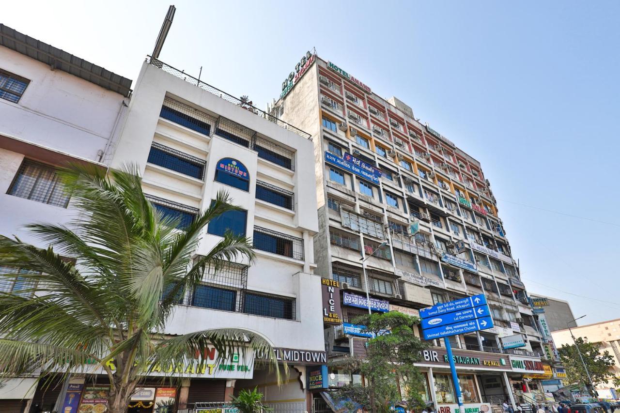 Hotel Midtown Surat Exterior photo